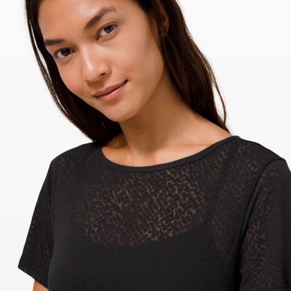 Lululemon Black Loop Around Tee - Black - Size 4 - BNWT - Picture 3 of 8